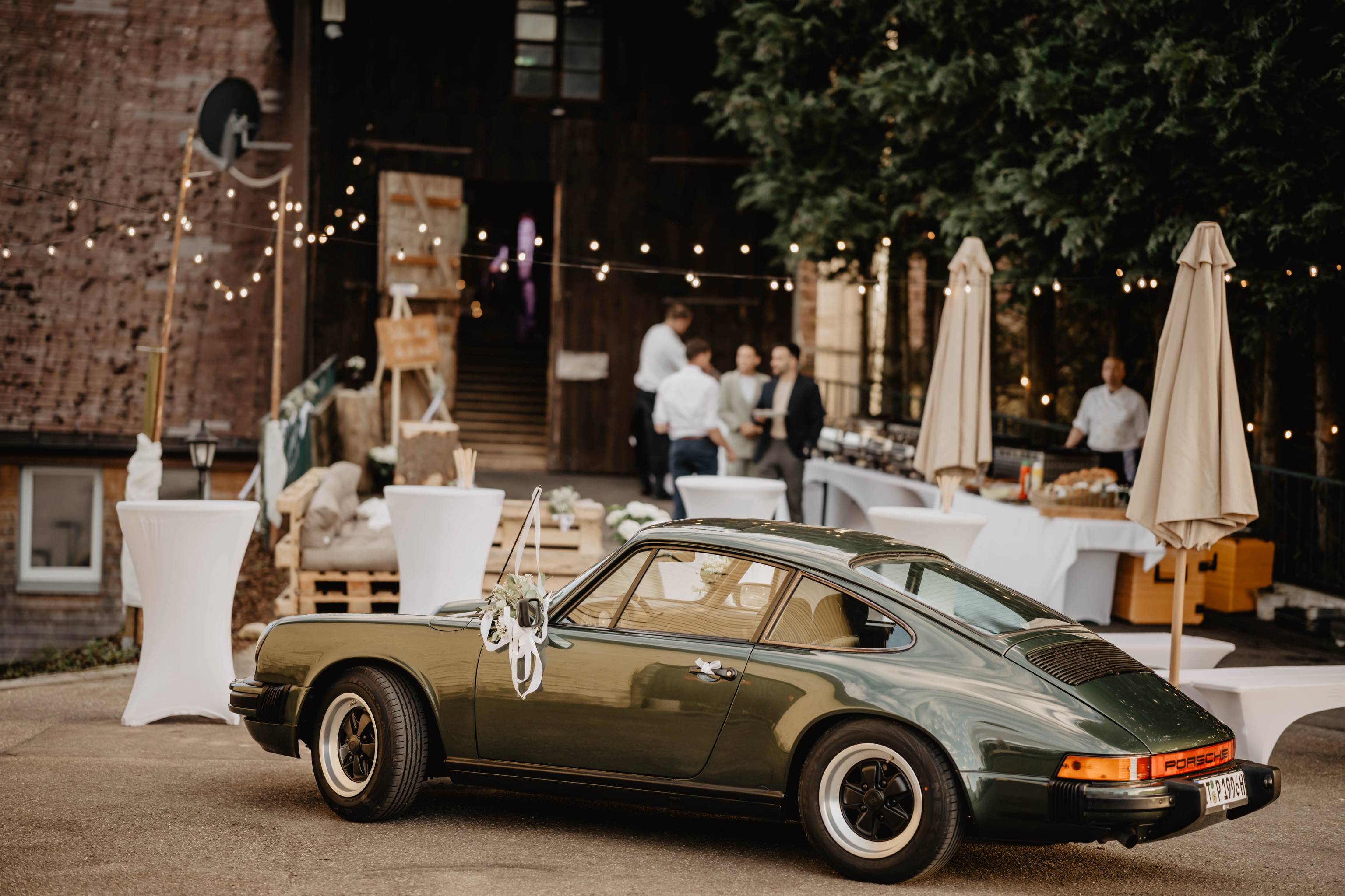 Eventlocation Hinterzarten Hochzeit Porsche Eingang